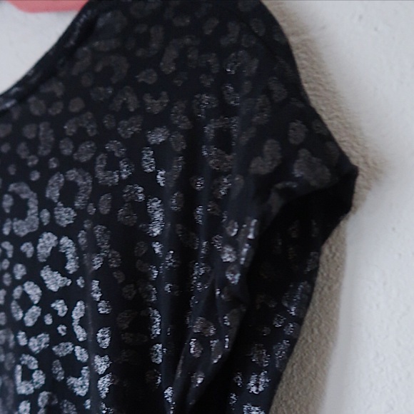 JLO | JENNIFER LOPEZ metallic cheetah tee - Picture 4 of 8